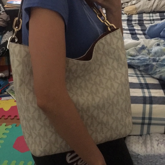 Authentic Michael Kors Hobo - Picture 5 of 5